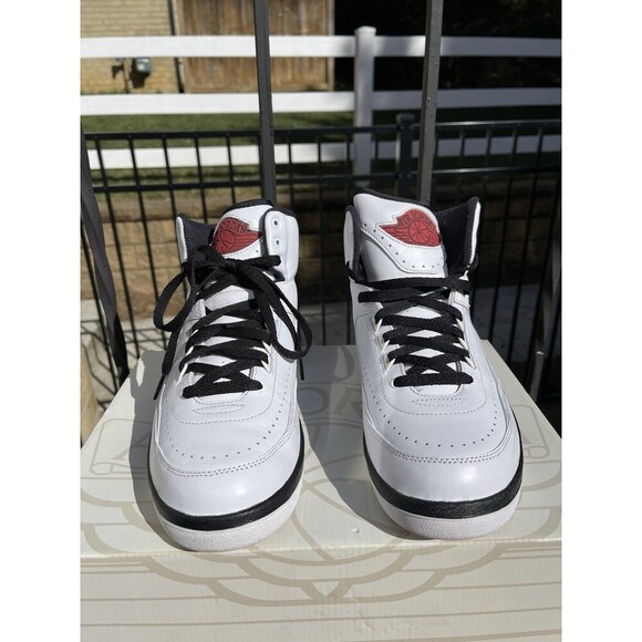 Air Jordan 2 Retro OG ‘Chicago’ 2022 - Women’s 11 /Men’s 9.5 (DX2454-106) - VNDS - Picture 5 of 11